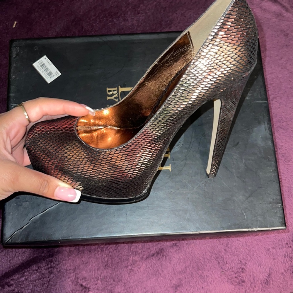 Snake scale heels in copper brown